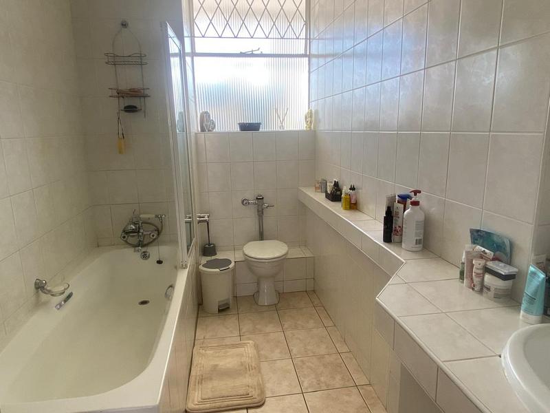 2 Bedroom Property for Sale in Dunkeld Gauteng