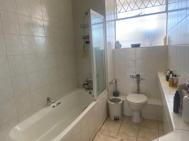 2 Bedroom Property for Sale in Dunkeld Gauteng