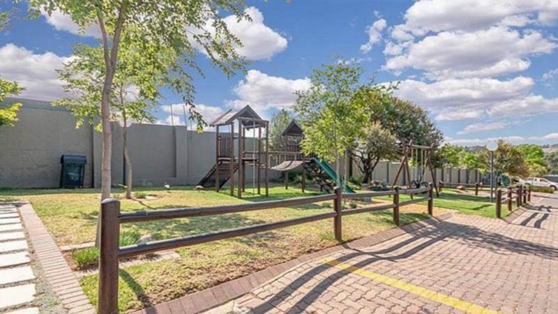To Let 2 Bedroom Property for Rent in Lonehill Gauteng