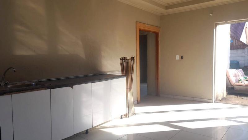 To Let 2 Bedroom Property for Rent in Florida Gauteng