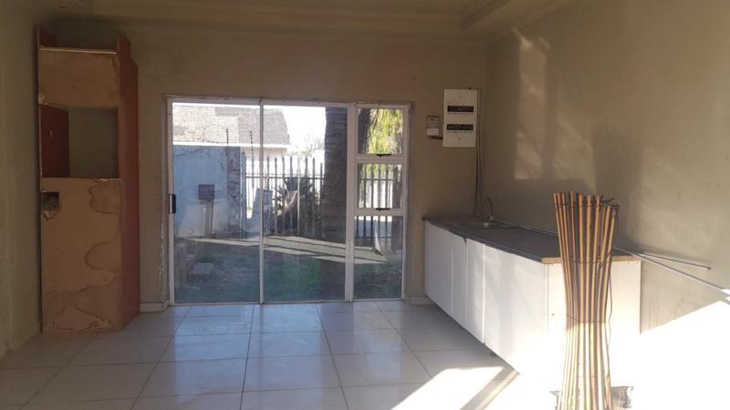 To Let 2 Bedroom Property for Rent in Florida Gauteng