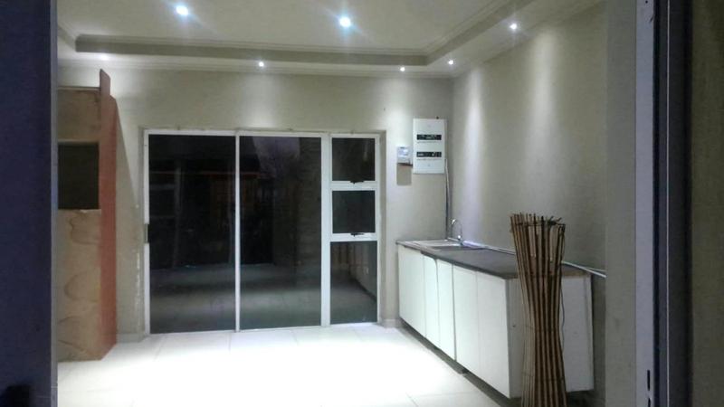 To Let 2 Bedroom Property for Rent in Florida Gauteng
