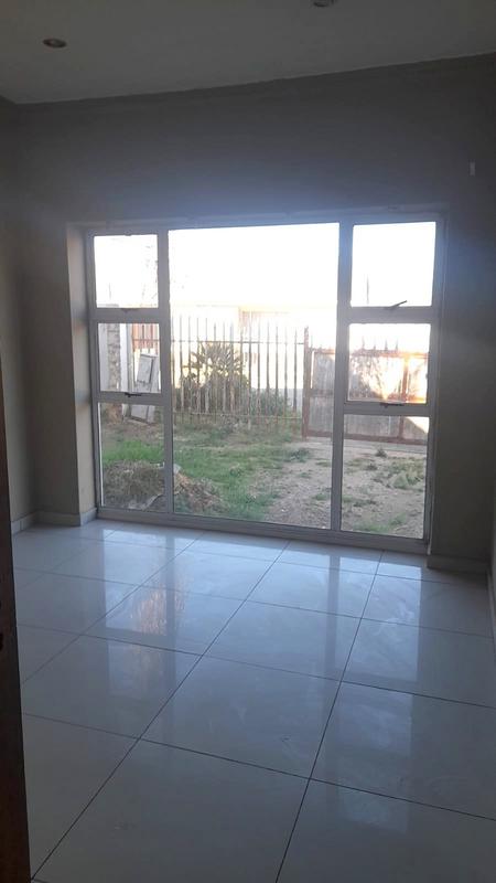 To Let 2 Bedroom Property for Rent in Florida Gauteng