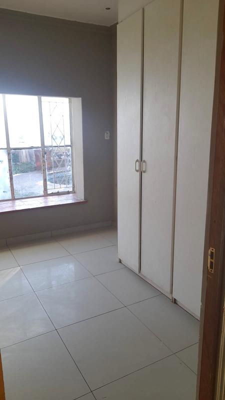 To Let 2 Bedroom Property for Rent in Florida Gauteng
