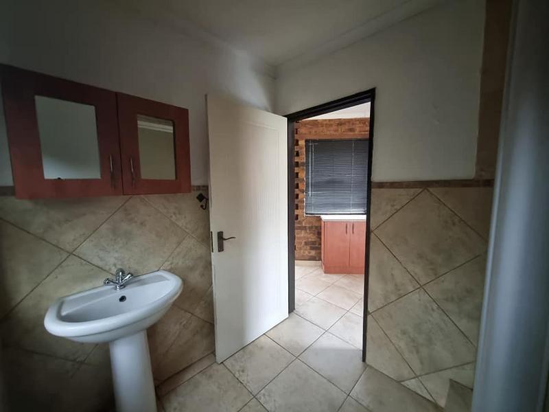 To Let 1 Bedroom Property for Rent in North Riding AH Gauteng