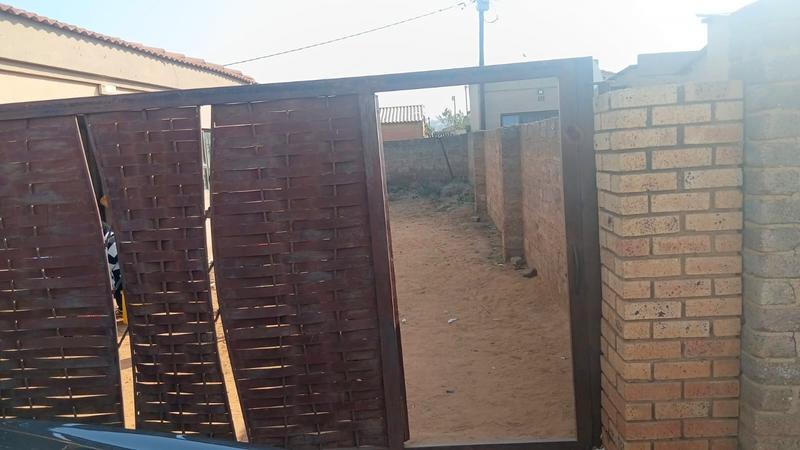 3 Bedroom Property for Sale in Bram Fischerville Gauteng