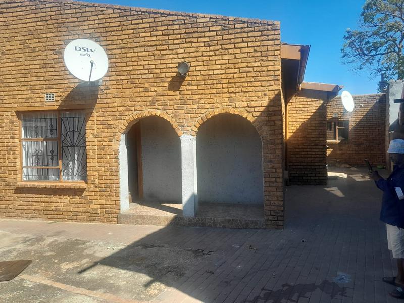 2 Bedroom Property for Sale in Meadowlands West Gauteng