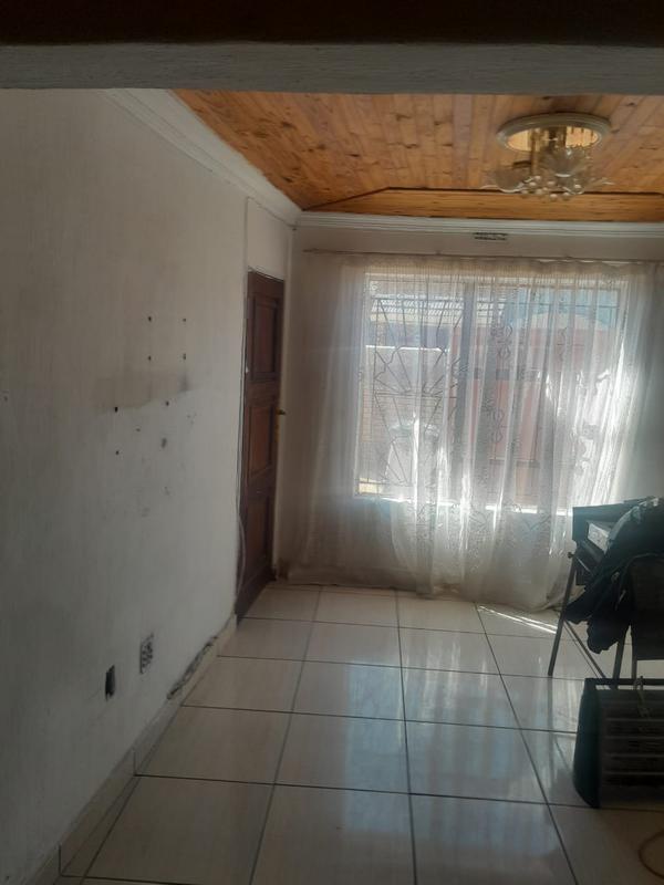 2 Bedroom Property for Sale in Meadowlands West Gauteng