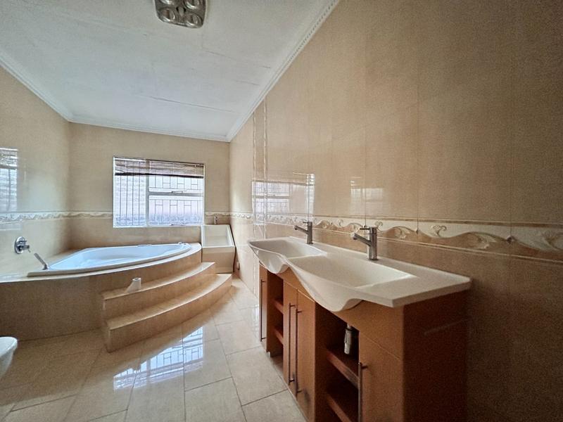 5 Bedroom Property for Sale in Erasmia Gauteng