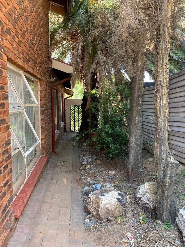 5 Bedroom Property for Sale in Erasmia Gauteng