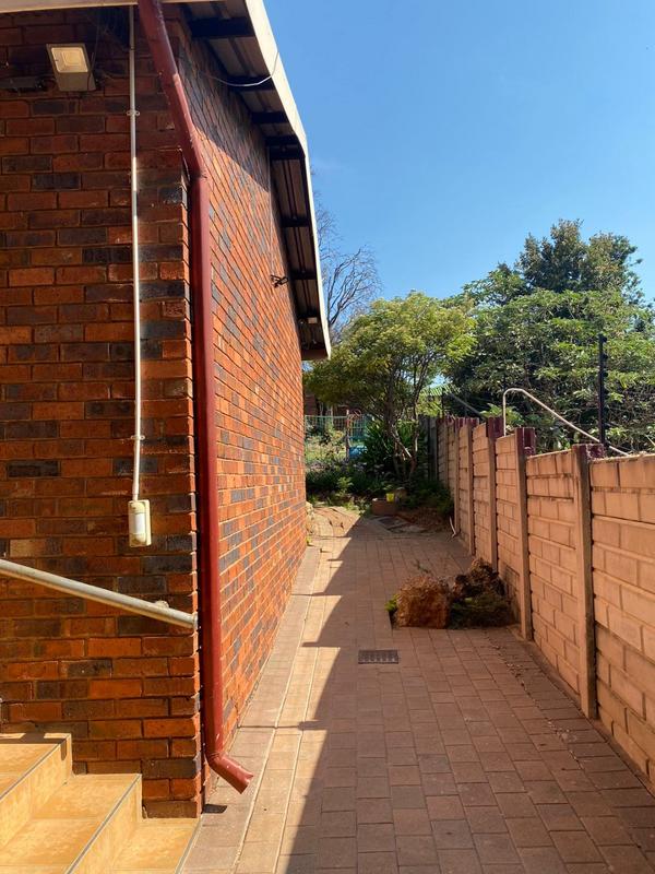 5 Bedroom Property for Sale in Erasmia Gauteng
