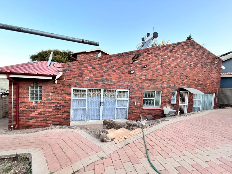 5 Bedroom Property for Sale in Erasmia Gauteng