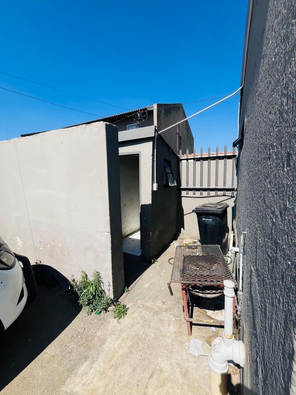 8 Bedroom Property for Sale in Geduld Gauteng
