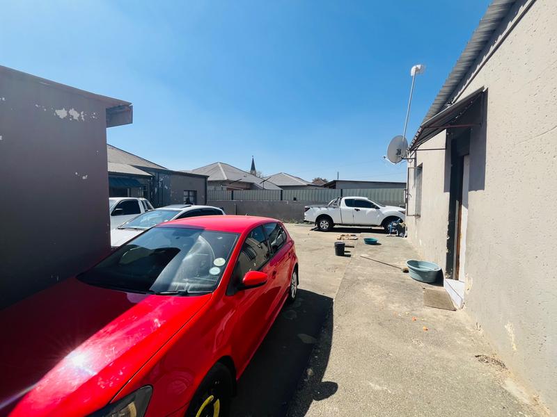 8 Bedroom Property for Sale in Geduld Gauteng