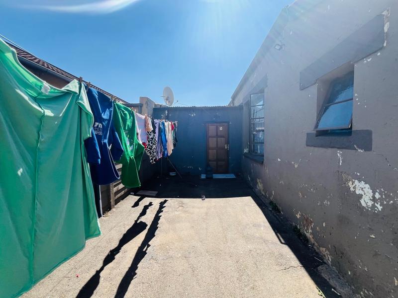 8 Bedroom Property for Sale in Geduld Gauteng