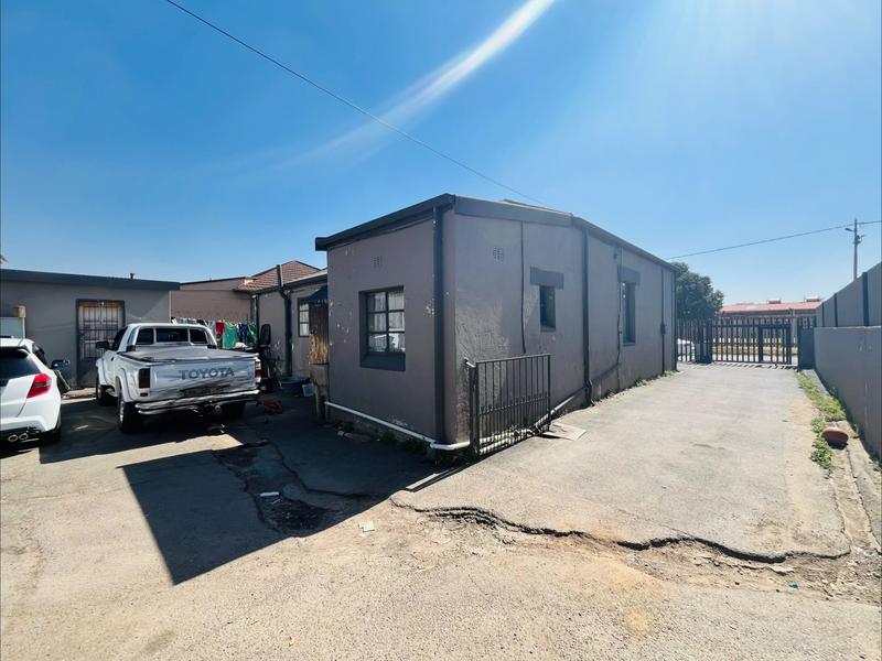 8 Bedroom Property for Sale in Geduld Gauteng