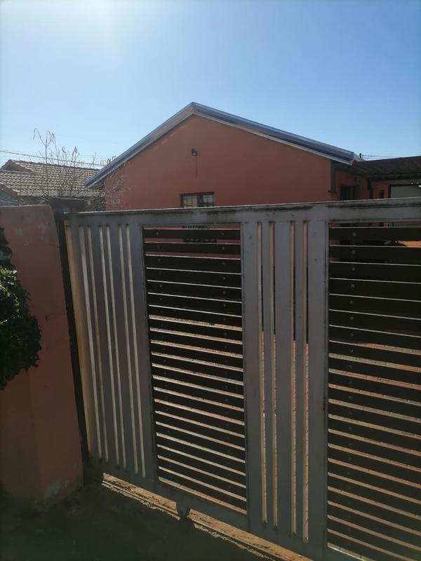 2 Bedroom Property for Sale in Protea Glen Gauteng