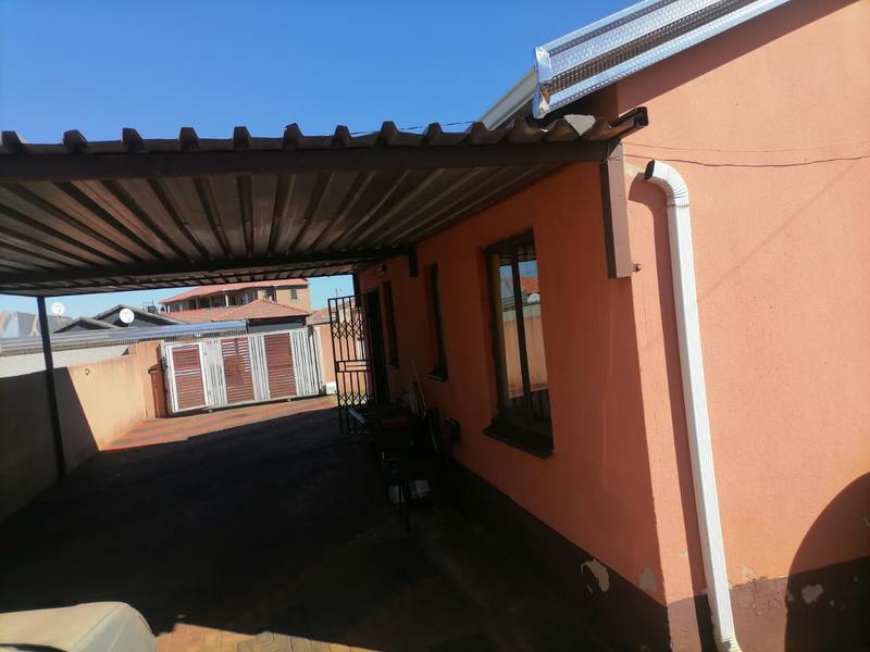 2 Bedroom Property for Sale in Protea Glen Gauteng
