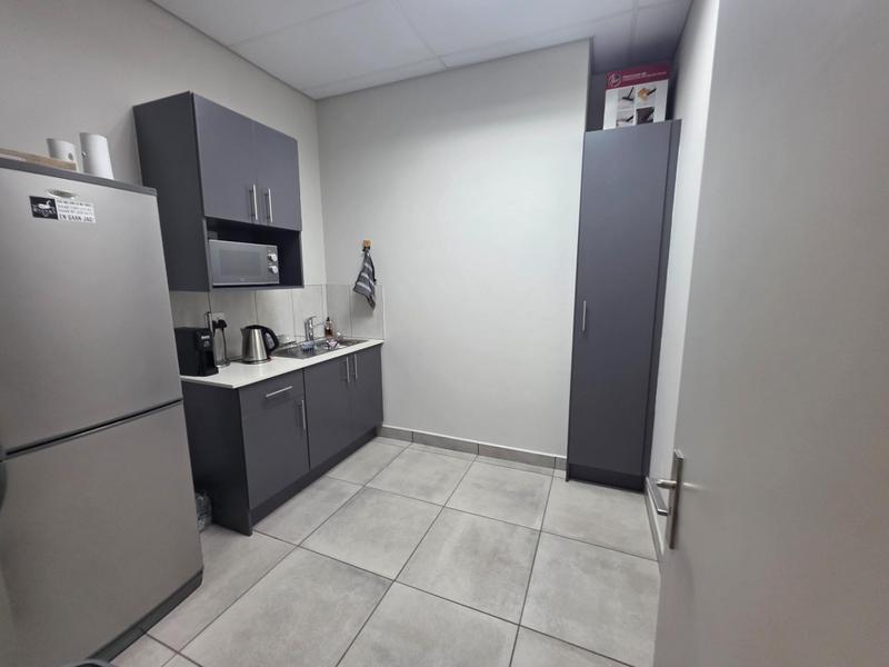 To Let Commercial Property for Rent in Shere Gauteng