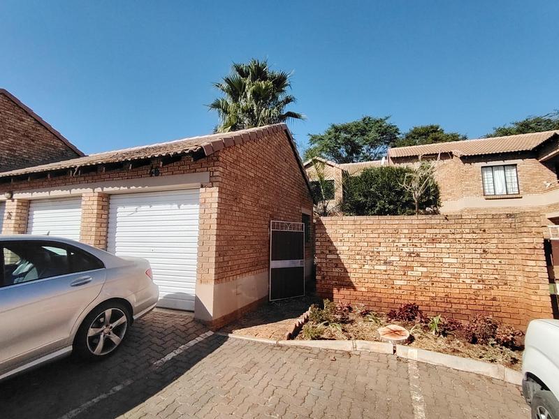 To Let 2 Bedroom Property for Rent in Monavoni Gauteng