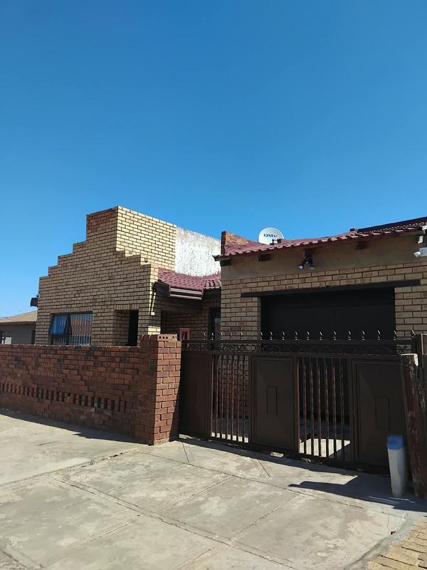 4 Bedroom Property for Sale in Vosloorus Gauteng