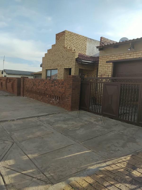 4 Bedroom Property for Sale in Vosloorus Gauteng