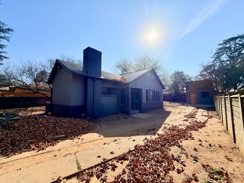 8 Bedroom Property for Sale in Vanderbijlpark Cw 6 Gauteng