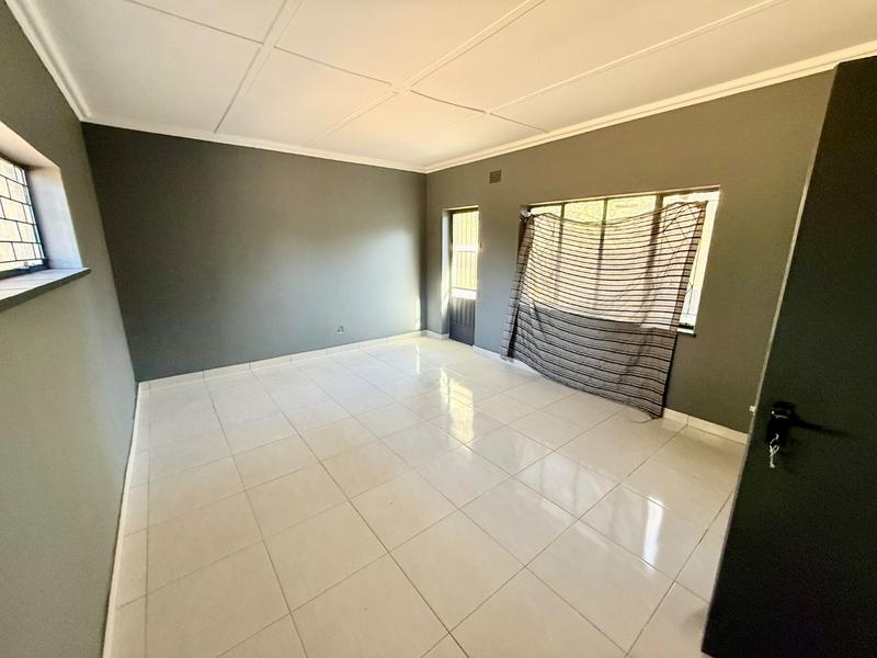 8 Bedroom Property for Sale in Vanderbijlpark Cw 6 Gauteng