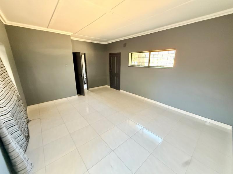 8 Bedroom Property for Sale in Vanderbijlpark Cw 6 Gauteng