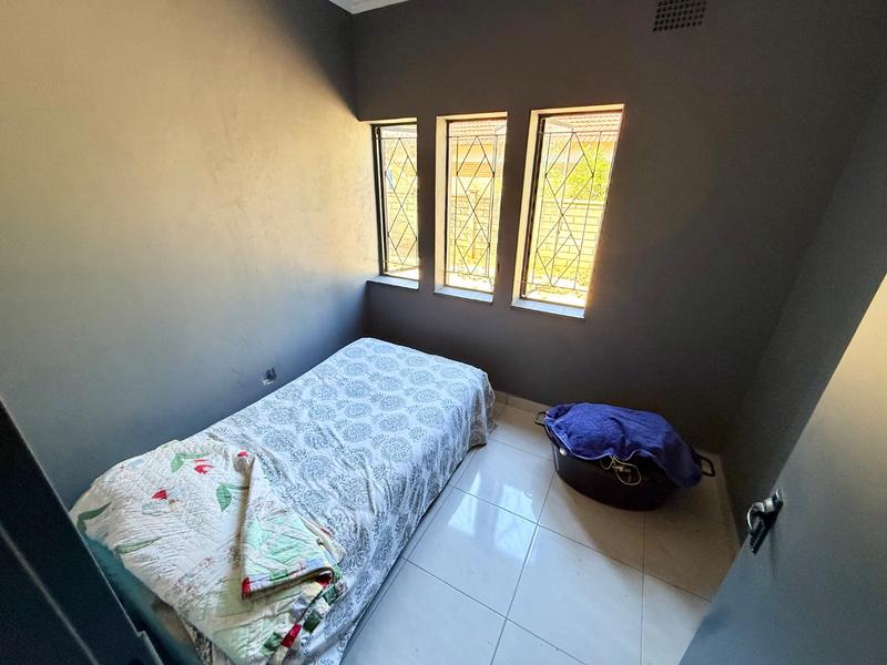 8 Bedroom Property for Sale in Vanderbijlpark Cw 6 Gauteng