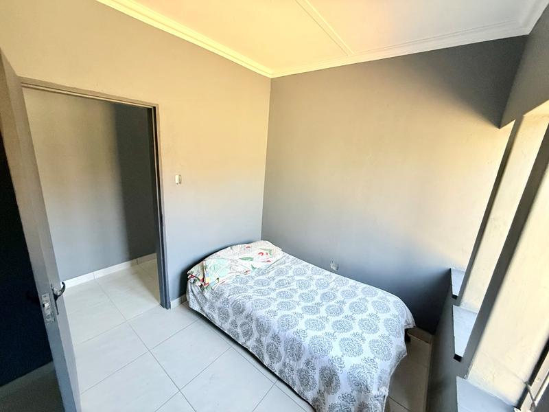 8 Bedroom Property for Sale in Vanderbijlpark Cw 6 Gauteng