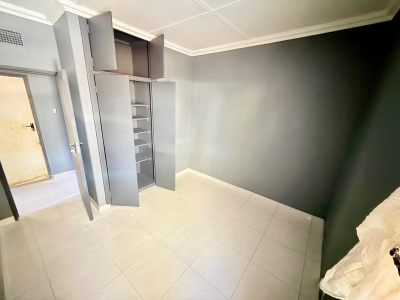 8 Bedroom Property for Sale in Vanderbijlpark Cw 6 Gauteng