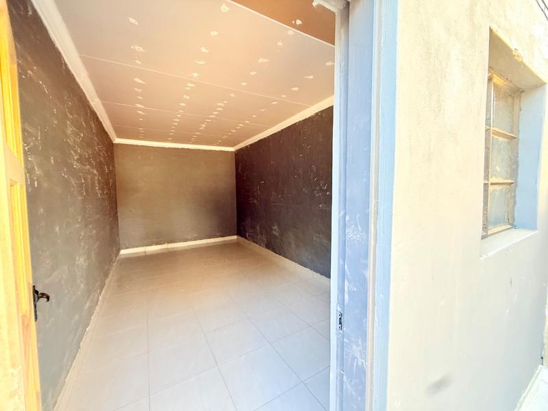 8 Bedroom Property for Sale in Vanderbijlpark Cw 6 Gauteng