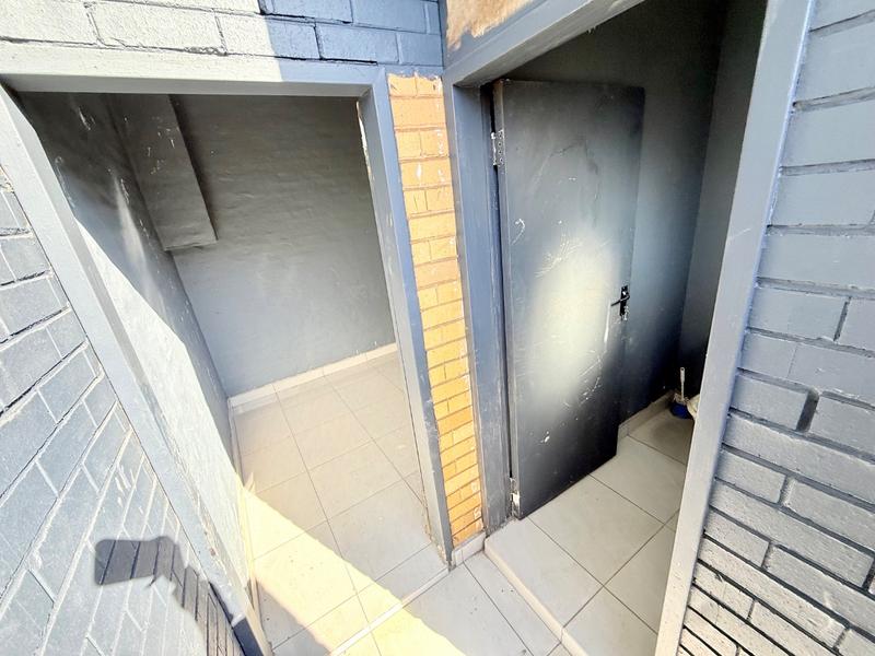 8 Bedroom Property for Sale in Vanderbijlpark Cw 6 Gauteng