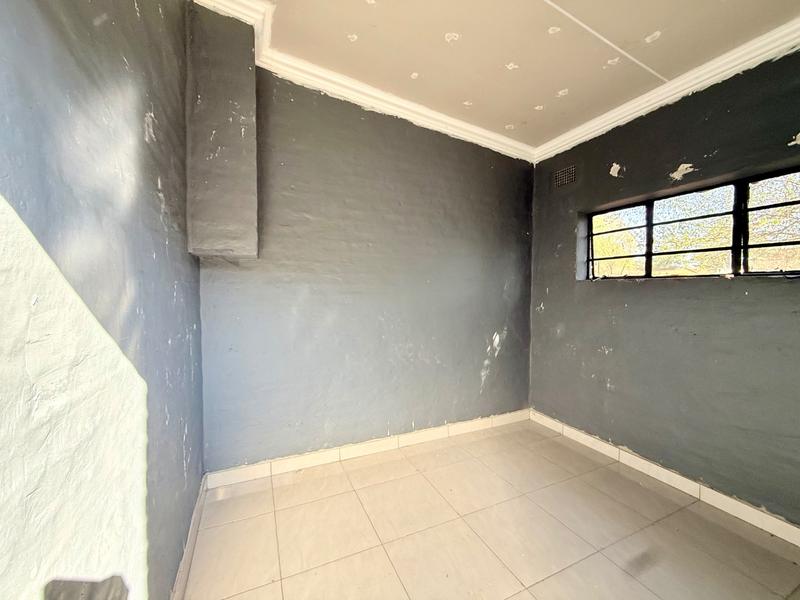 8 Bedroom Property for Sale in Vanderbijlpark Cw 6 Gauteng