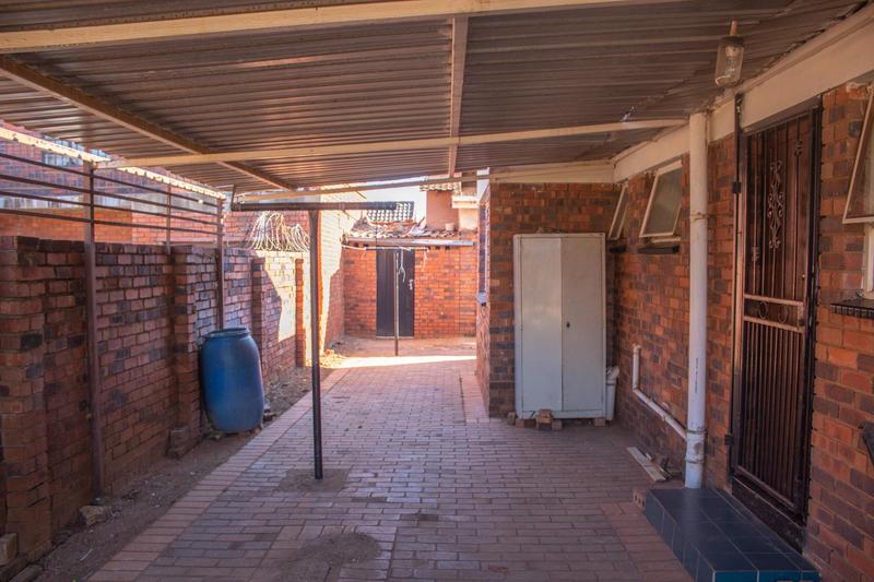 3 Bedroom Property for Sale in Zakariyya Park Gauteng