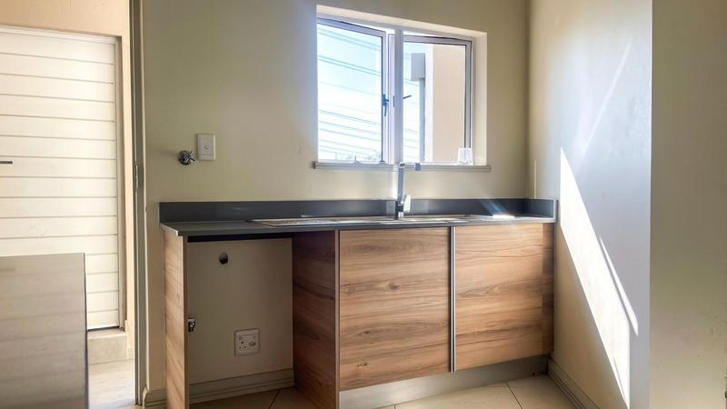 To Let 4 Bedroom Property for Rent in Midstream Estate Gauteng