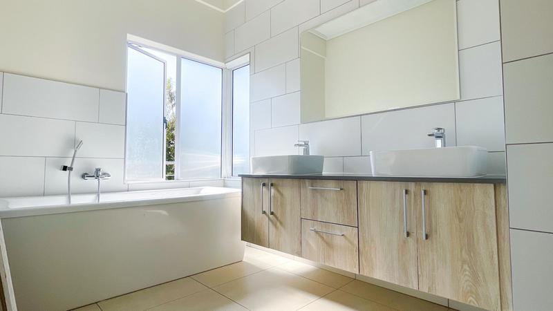 To Let 4 Bedroom Property for Rent in Midstream Estate Gauteng