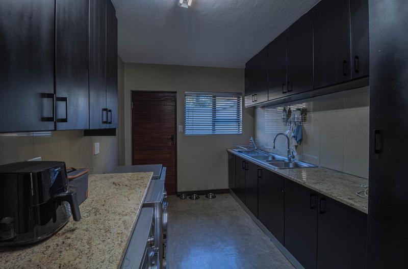 To Let 3 Bedroom Property for Rent in Midstream Estate Gauteng