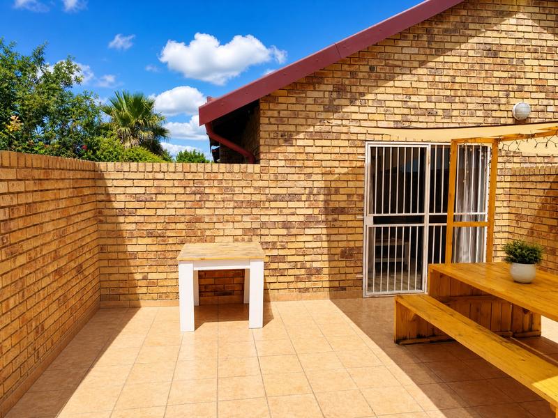2 Bedroom Property for Sale in The Reeds Gauteng