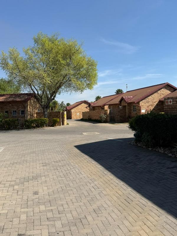 2 Bedroom Property for Sale in The Reeds Gauteng