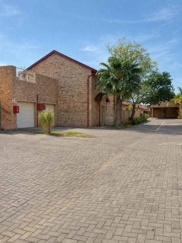 2 Bedroom Property for Sale in The Reeds Gauteng