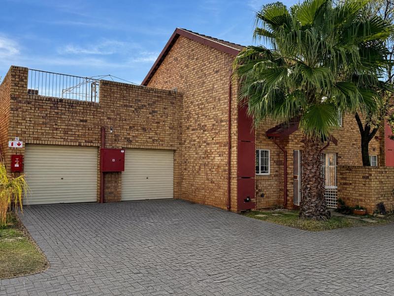 2 Bedroom Property for Sale in The Reeds Gauteng