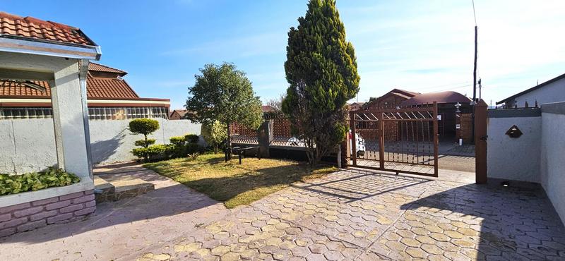 2 Bedroom Property for Sale in Mabopane Unit M Gauteng