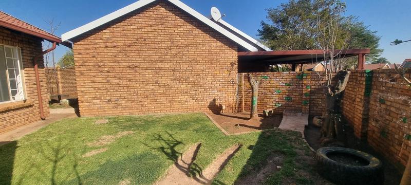 2 Bedroom Property for Sale in Wierdaglen Estate Gauteng
