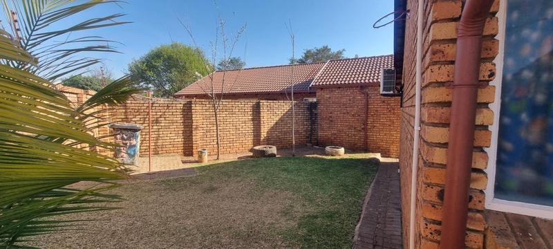 2 Bedroom Property for Sale in Wierdaglen Estate Gauteng
