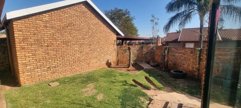 2 Bedroom Property for Sale in Wierdaglen Estate Gauteng