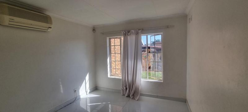 2 Bedroom Property for Sale in Wierdaglen Estate Gauteng