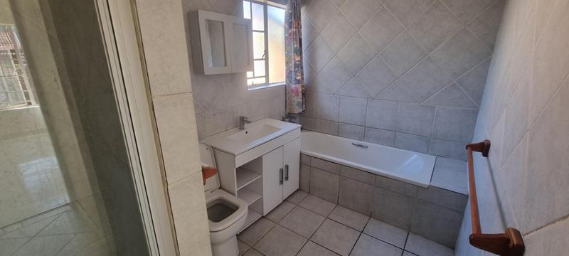 2 Bedroom Property for Sale in Wierdaglen Estate Gauteng