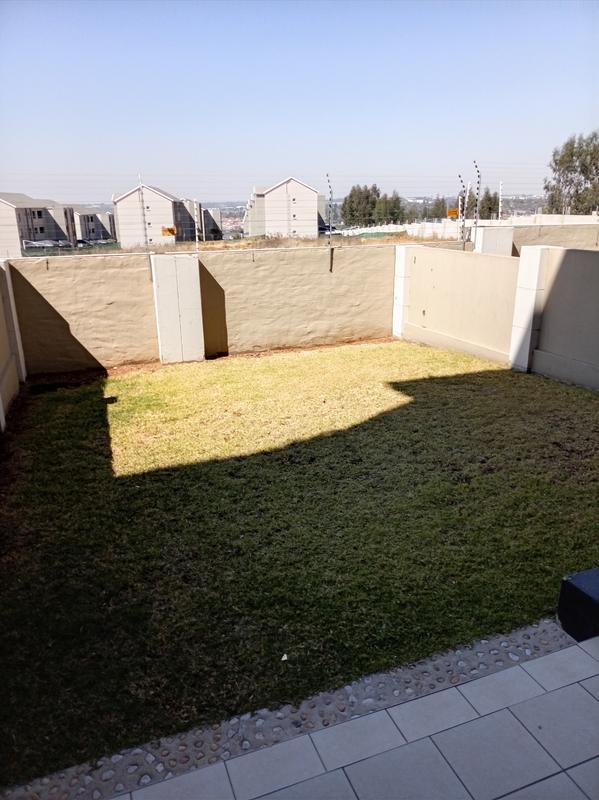 To Let 1 Bedroom Property for Rent in Blue Hills Gauteng